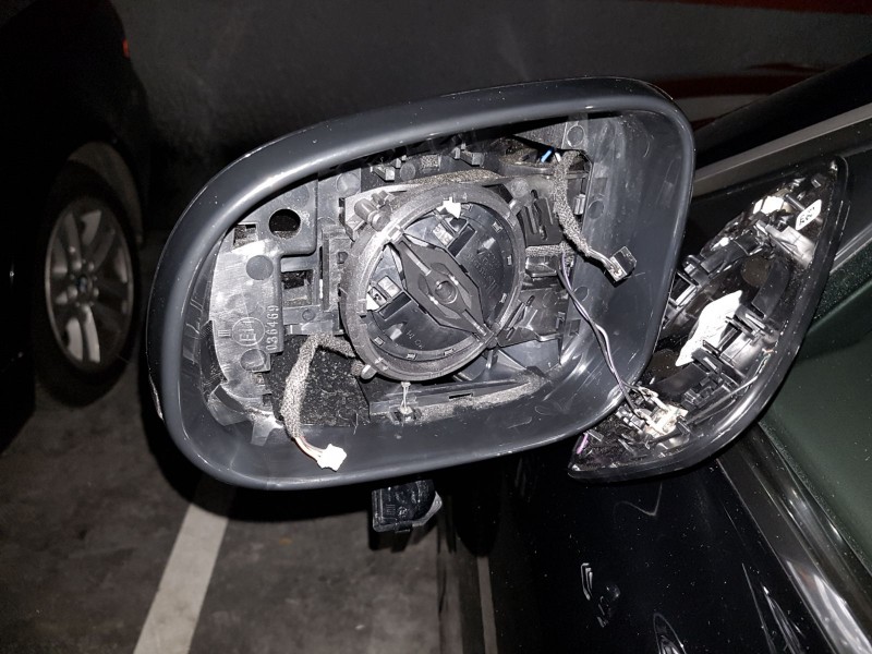 IMG-20170629-WA0070.jpg (253.18 KiB) Visto 34383 veces Foto 16. Espejo retrovisor desmontado.