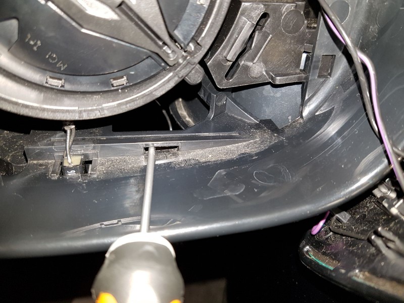 IMG-20170629-WA0068.jpg (244.35 KiB) Visto 36471 veces Foto 17. Pestaña desmontaje plafón espejo.