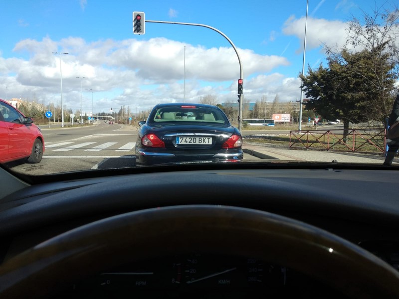 Desde el coche de Meison podemos ver el mío.