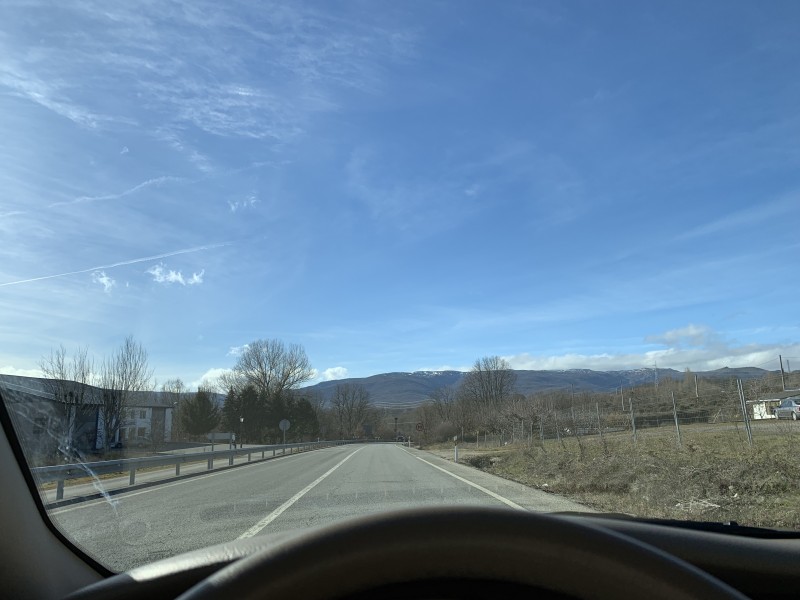 Entrando en Galicia desde Zamora por las carreteras de antes.
