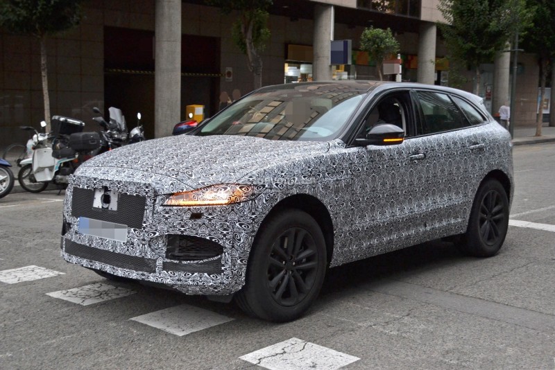 jaguar-f-pace-facelift-spies_4.jpg