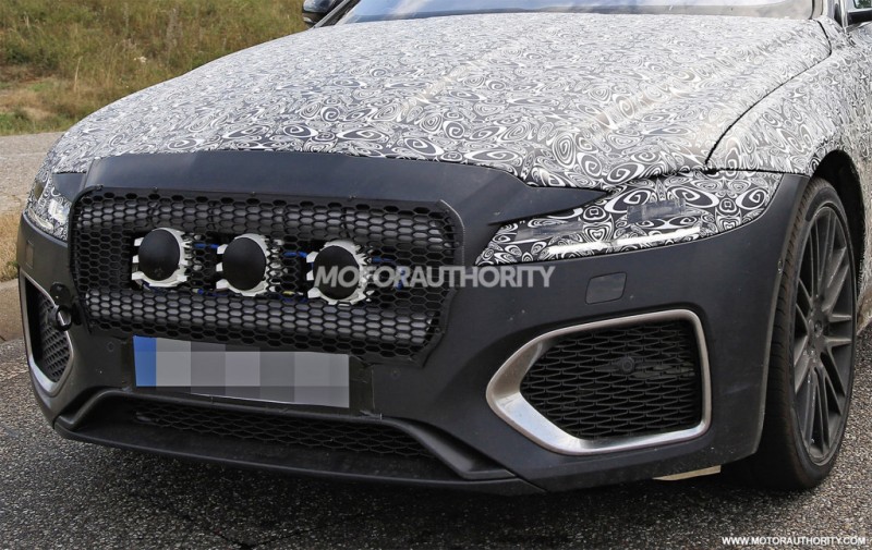 2021-jaguar-xf-sportbrake-facelift-spy-shots--photo-credits-baldauf-sb-medien_100755894_l.jpg