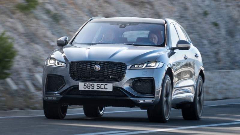 New Jaguar F-Pace facelift-3.jpg