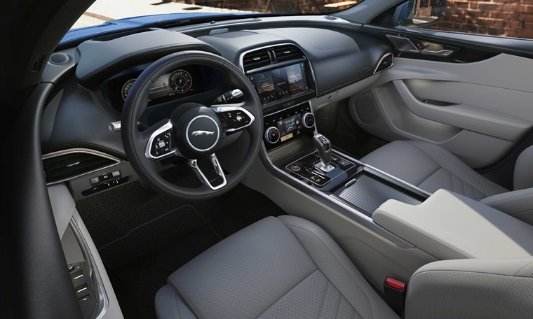 jaguar-xe-interior_2_thumb.jpg
