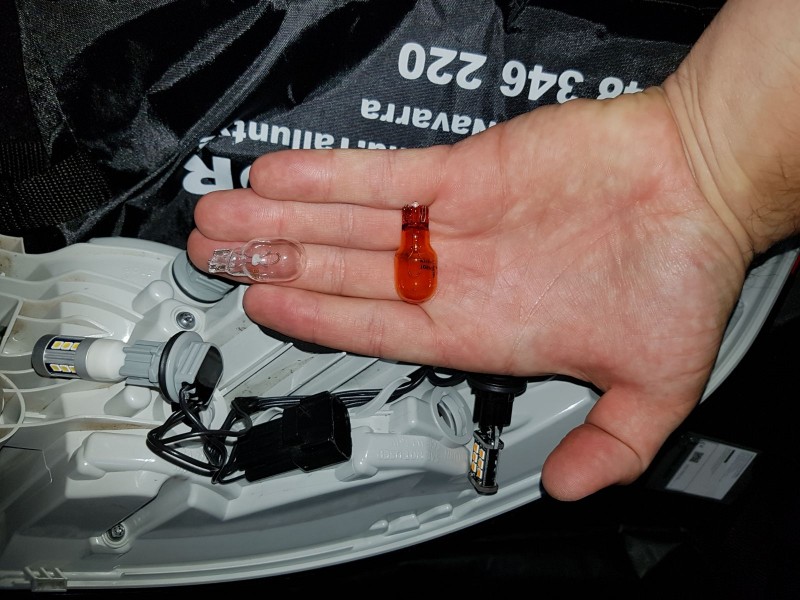 IMG-20170629-WA0011.jpg (252.67 KiB) Visto 35819 veces Foto 13. Sustitución marcha atrás e intermitente trasero.