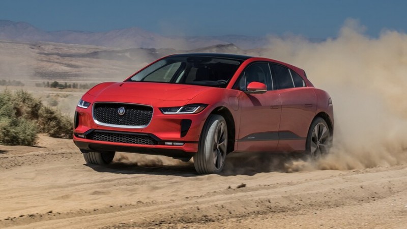 2019-Jaguar-I-Pace-EV400-front-three-quarter-in-motion-1.jpg
